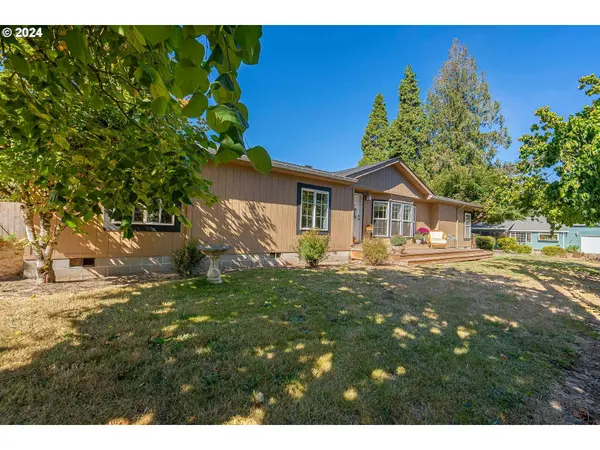 339 N 5TH ST, Carlton, OR 97111