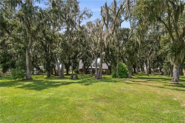 160 REGINA DR, Belle Chasse, LA 70037