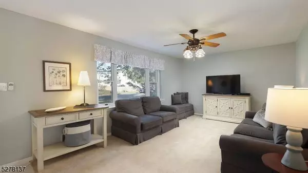 17 Pierson Dr, Hillsborough Twp., NJ 08844