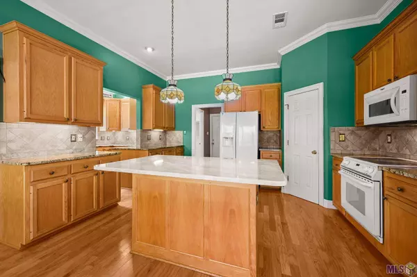 10848 HILLMONT AVE, Baton Rouge, LA 70810