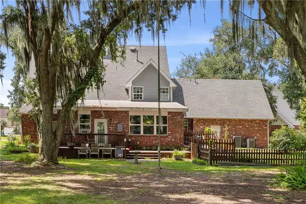 160 REGINA DR, Belle Chasse, LA 70037