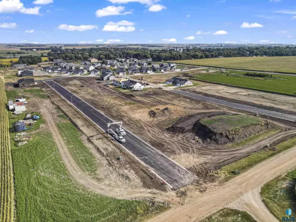 906 Sunset St, Valley Springs, SD 57068