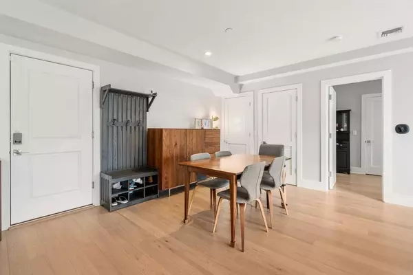 11 Oak Grove Ter #202, Quincy, MA 02169