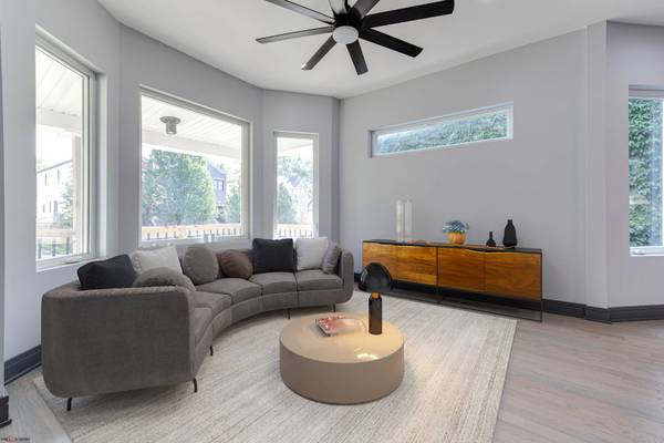 8238 S East End Avenue, Chicago, IL 60617