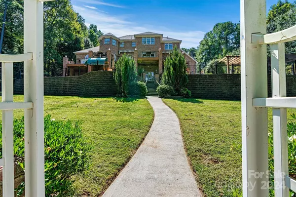 302 Riverwalk DR, Connelly Springs, NC 28612