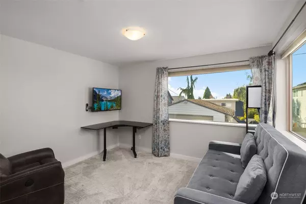 5925 California AVE SW #A, Seattle, WA 98136