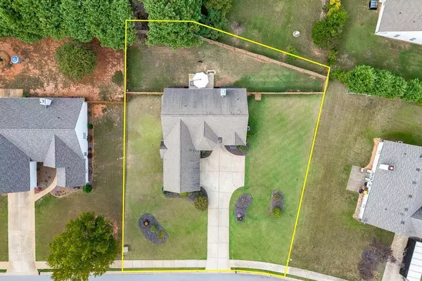 5610 Chinook CT, Flowery Branch, GA 30542