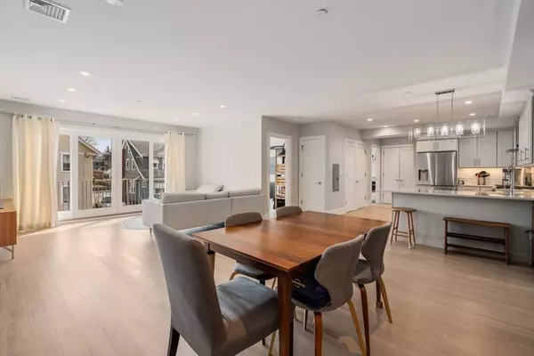 11 Oak Grove Ter #202, Quincy, MA 02169