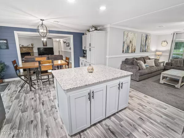 204 1ST ST, Melrose, FL 32666