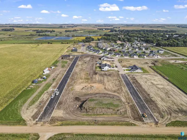 905 Sunset St, Valley Springs, SD 57068