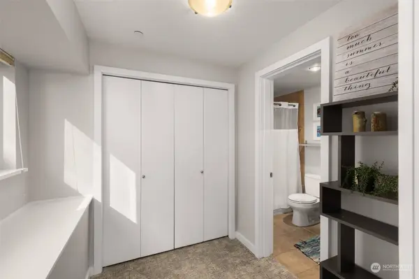 5925 California AVE SW #A, Seattle, WA 98136