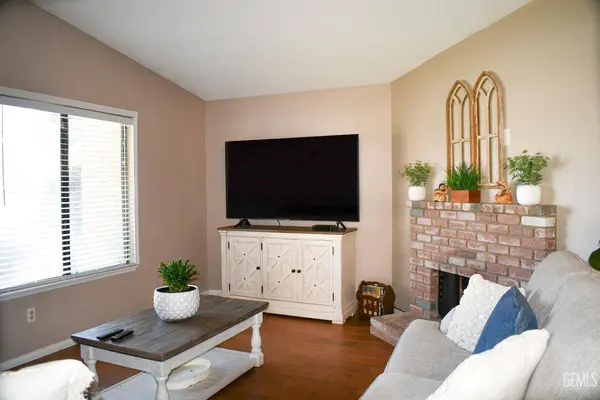 4305 White Lane, Bakersfield, CA 93309