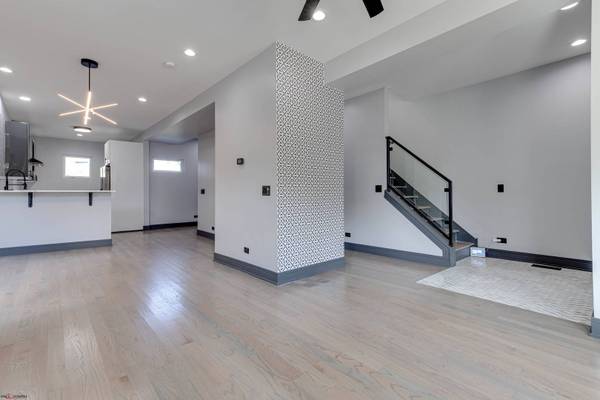 8238 S East End Avenue, Chicago, IL 60617