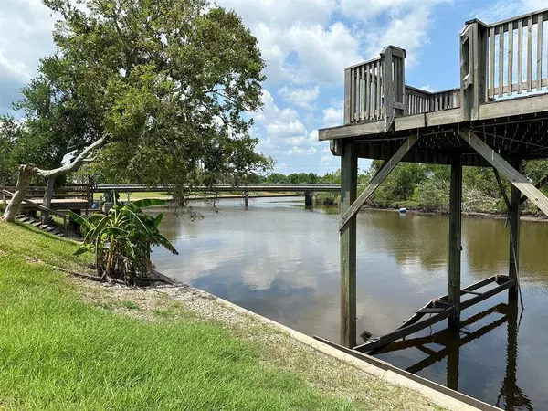 5 Private Road 652, Sargent, TX 77414