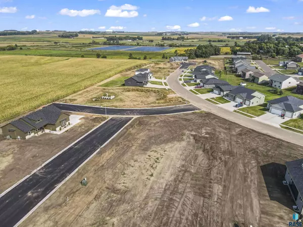 907 Sunset St, Valley Springs, SD 57068