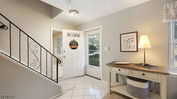 17 Pierson Dr, Hillsborough Twp., NJ 08844