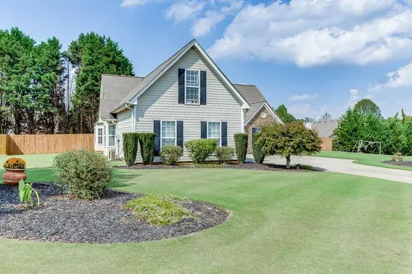 5610 Chinook CT, Flowery Branch, GA 30542