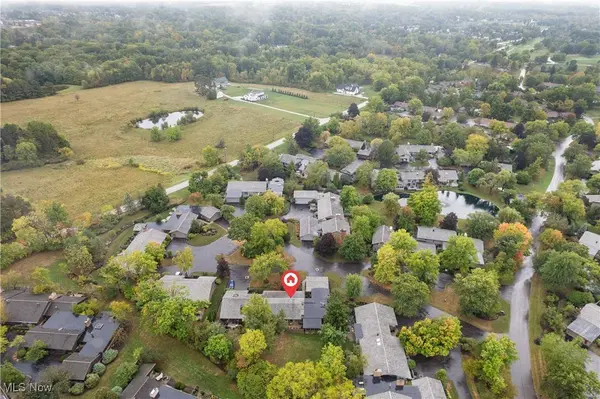 420-26 Willow CIR, Aurora, OH 44202