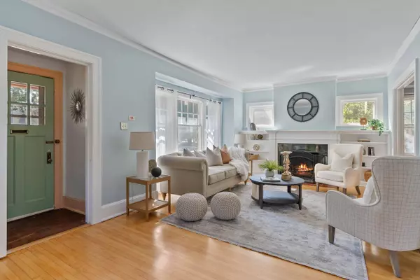 3813 N Murray, Shorewood, WI 53211