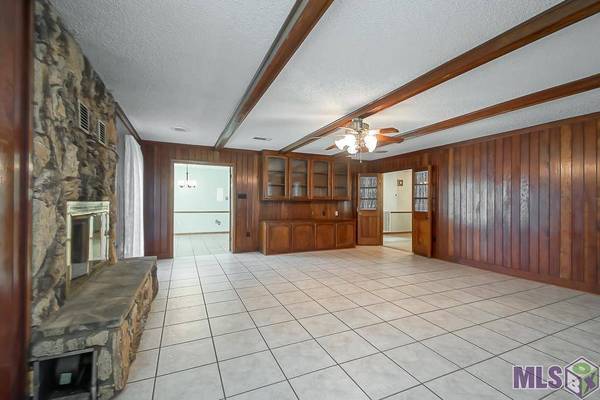 15621 PINEWOOD DR, Pride, LA 70770