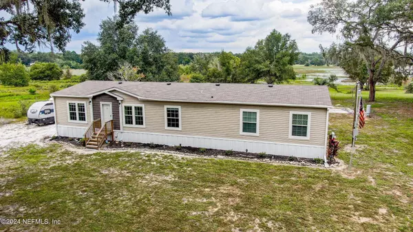 204 1ST ST, Melrose, FL 32666