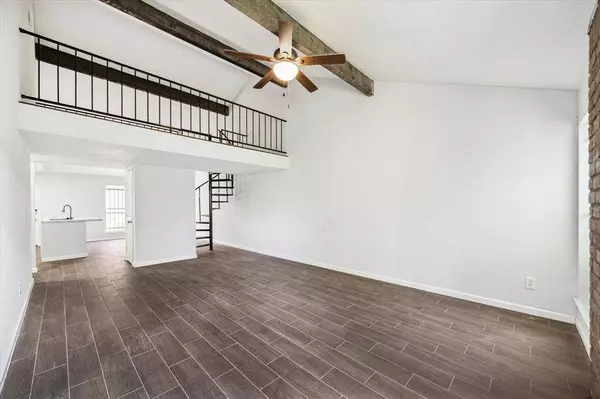 8628 Maplecrest DR, Houston, TX 77099