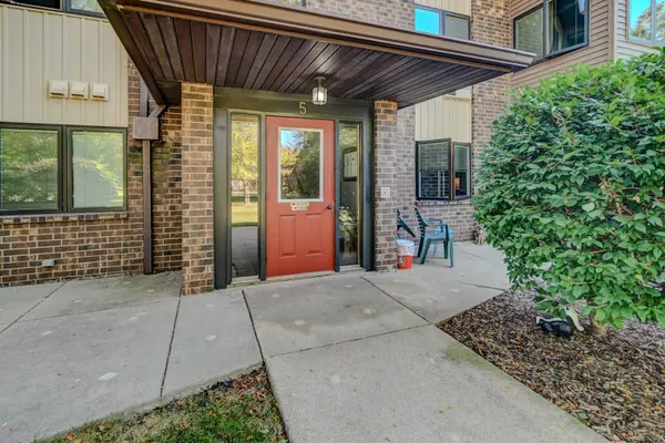 5 Maple Wood Lane #207, Madison, WI 53704