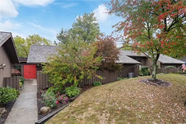 420-26 Willow CIR, Aurora, OH 44202