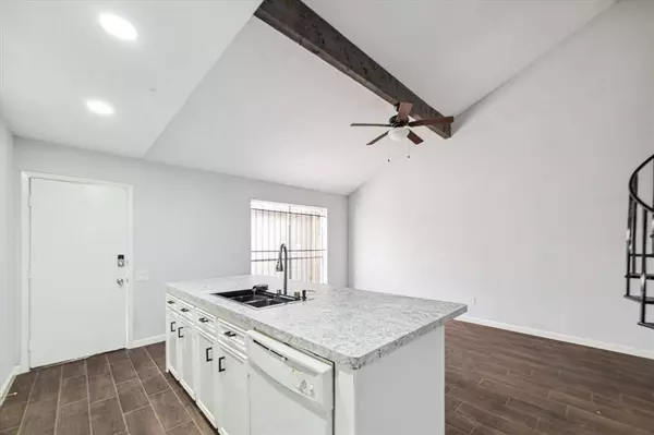 8628 Maplecrest DR, Houston, TX 77099