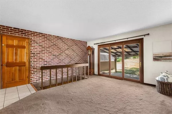 1011 W Forest DR, Olathe, KS 66061