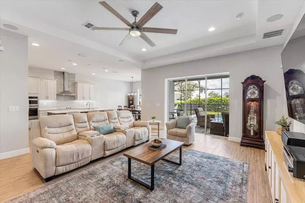 15130 LAKE BESSIE LOOP, Winter Garden, FL 34787