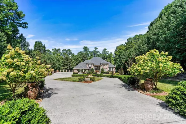 302 Riverwalk DR, Connelly Springs, NC 28612