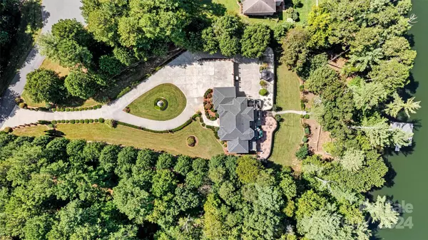 302 Riverwalk DR, Connelly Springs, NC 28612