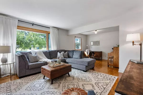 1924 W Edward, Glendale, WI 53209