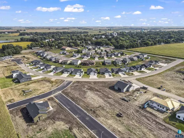 906 Sunset St, Valley Springs, SD 57068