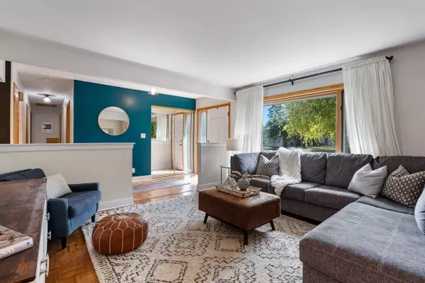 1924 W Edward, Glendale, WI 53209