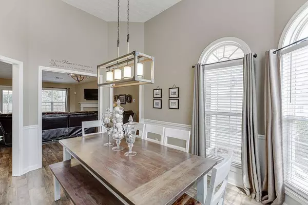 5610 Chinook CT, Flowery Branch, GA 30542