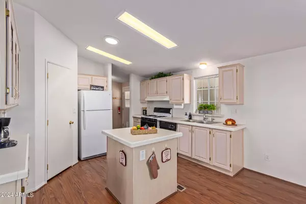 120 N VAL VISTA Drive #70, Mesa, AZ 85213