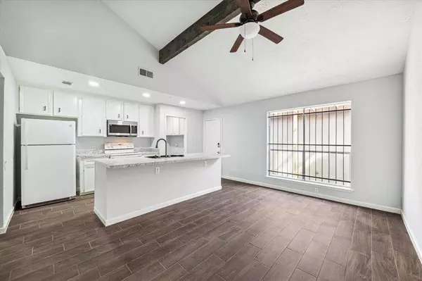 8628 Maplecrest DR, Houston, TX 77099