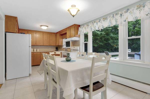 19 Harriette ST, Falmouth, ME 04105