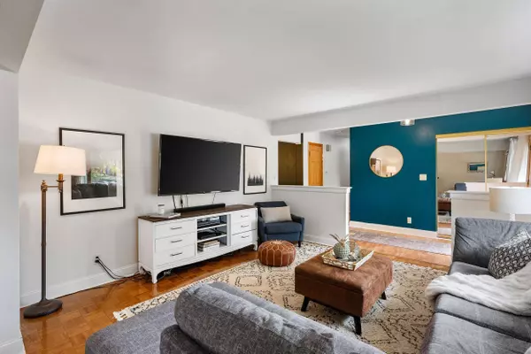 1924 W Edward, Glendale, WI 53209