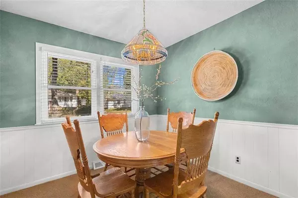 1011 W Forest DR, Olathe, KS 66061