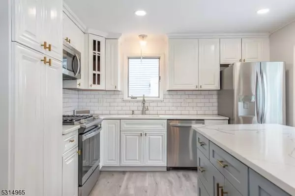 2 Fernwood Ct, Clifton City, NJ 07011