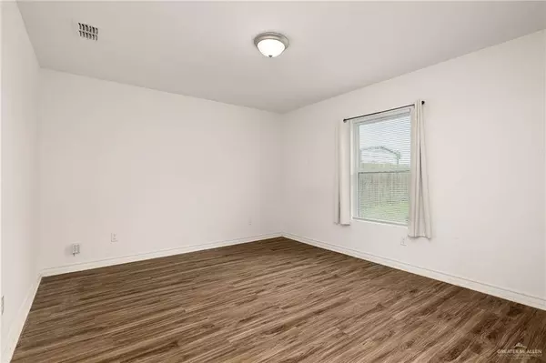 513 Eastwood LN, Edinburg, TX 78542