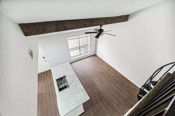 8628 Maplecrest DR, Houston, TX 77099