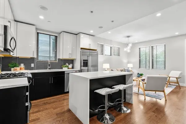 34 Chestnut Ave #101, Boston, MA 02130