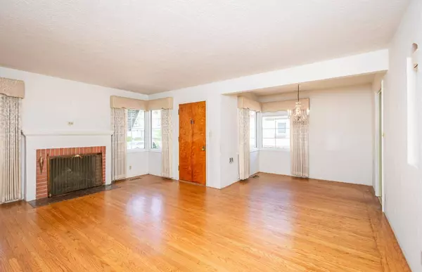 1077 58th ST, Sacramento, CA 95819