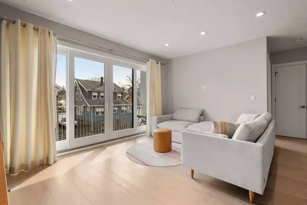 11 Oak Grove Ter #202, Quincy, MA 02169