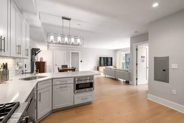 11 Oak Grove Ter #202, Quincy, MA 02169