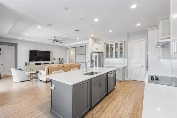 15130 LAKE BESSIE LOOP, Winter Garden, FL 34787